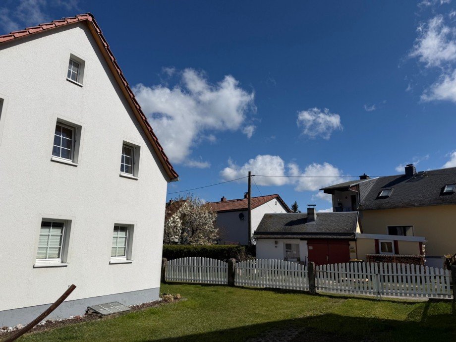 Garten mit Blick zur Stra�e Einfamilienhaus Gohrisch