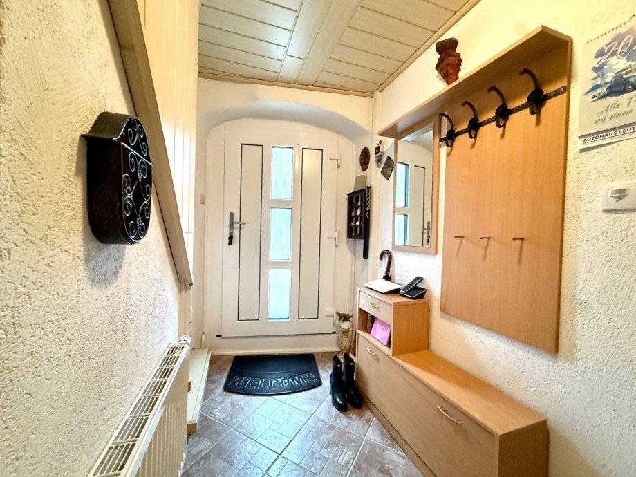 Einladender Eingangsbereich Reihenmittelhaus Altenberg