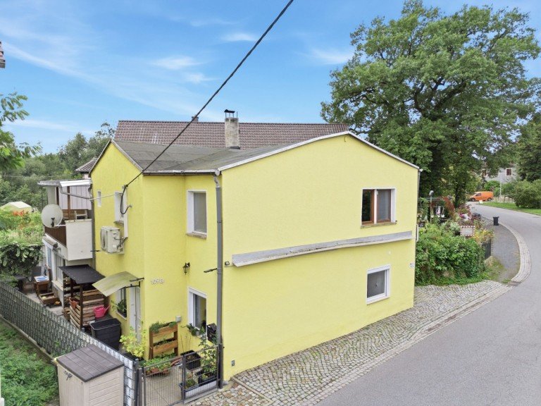 Hausansicht Stra�enseite Pirna Einfamilienhaus Bezahlbares Ein- oder Zweifamilienhaus in toller Lage in Pratzschwitz