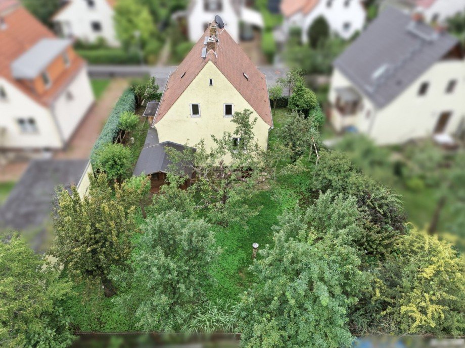 �berblick �ber Garten und Umfeld Einfamilienhaus Dresden