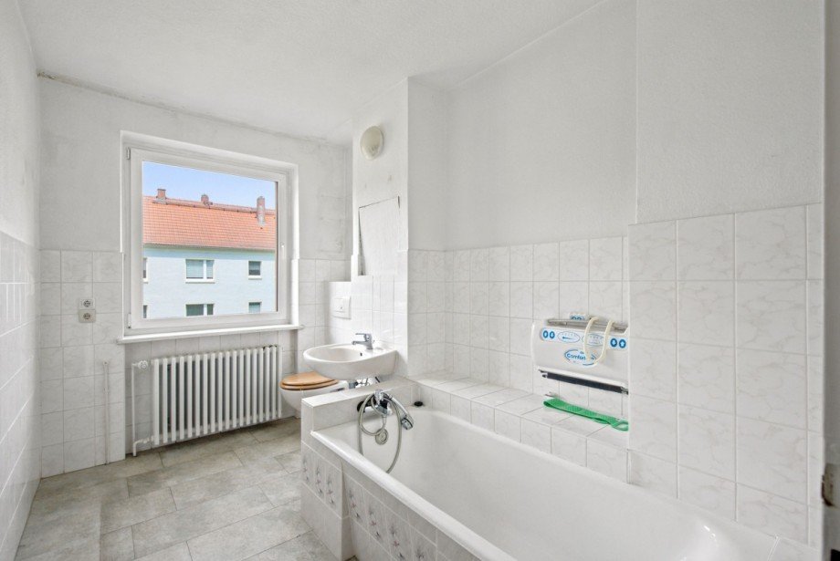 Bad mit Wanne Erdgeschosswohnung Glash�tte