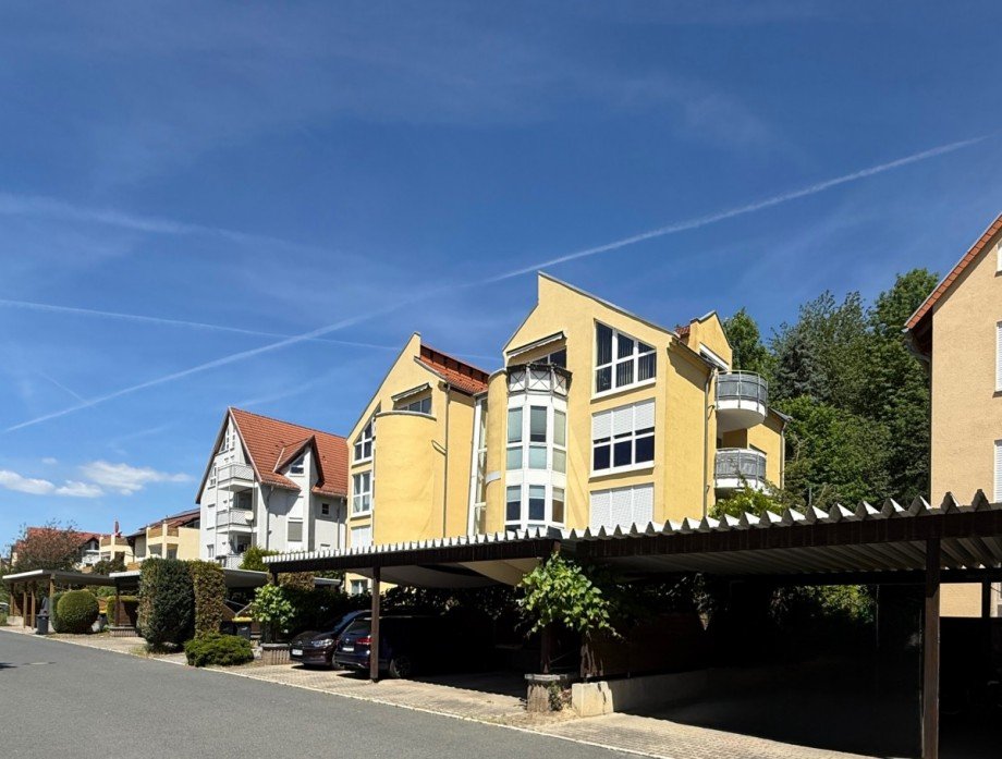 Carport direkt vor dem Haus Etagenwohnung Dohma