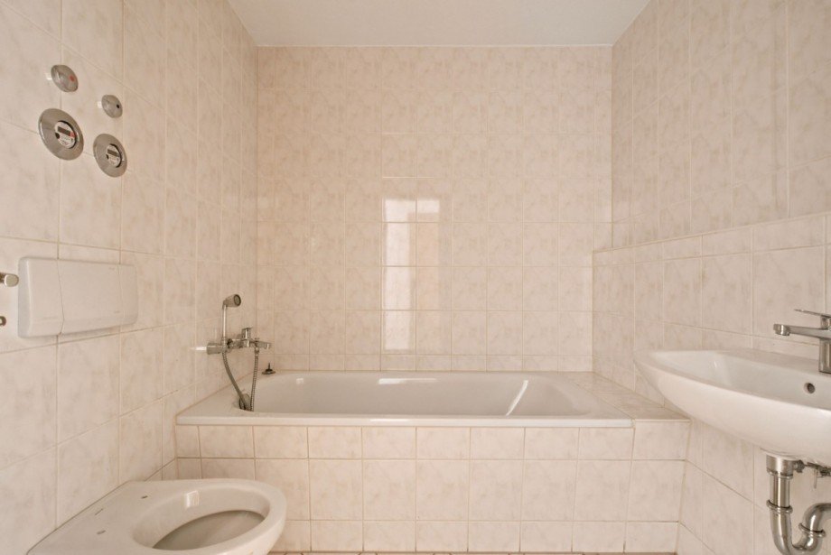 Badezimmer mit Wanne Etagenwohnung Pirna