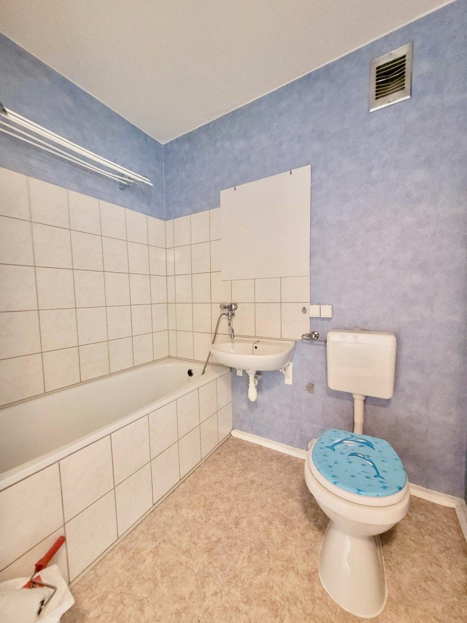 Badezimmer mit Wanne Etagenwohnung D�rrr�hrsdorf-Dittersbach