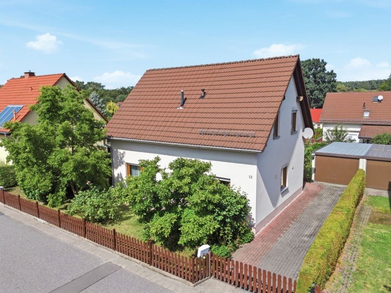 Stra�enansicht mit Vorgarten Lohmen Einfamilienhaus Einfamilienhaus mit h�bschem Garten - ruhiges Wohnen im Speckg�rtel von Dresden