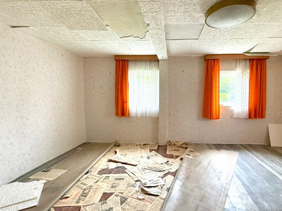 Sanierungsbed�rftige Zimmer Einfamilienhaus Struppen