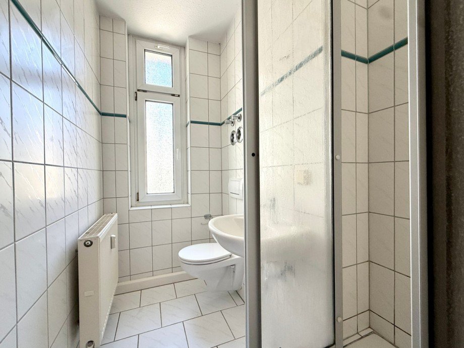 Badezimmer mit Dusche Etagenwohnung Pirna