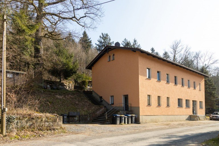 Au�enansicht Bad Gottleuba-Berggie�h�bel Mehrfamilienhaus Kleines Mehrfamilienhaus mit Gewerbeeinheit idyllisch im Gr�nen